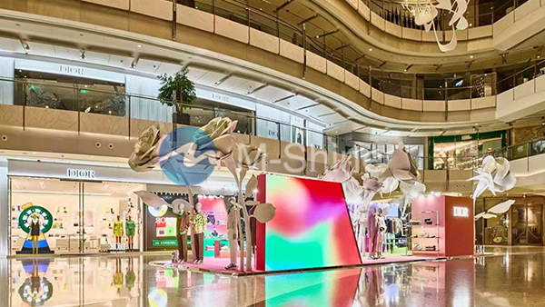P3不規(guī)則LED顯示屏，迪奧專賣店，中國